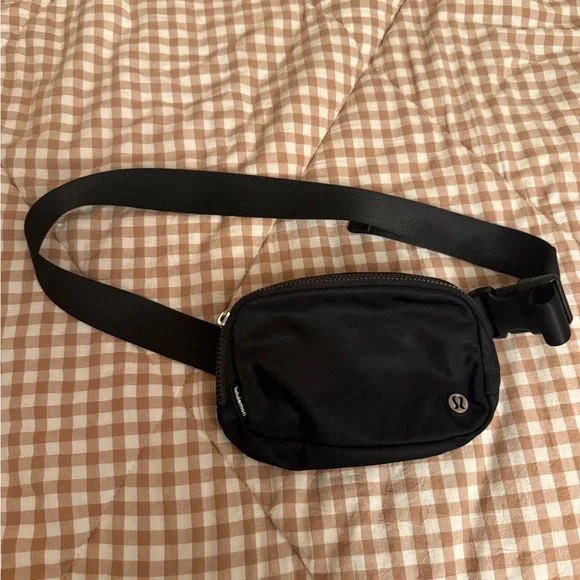 lululemon athletica Black Belt Bag - Picture 1 of 3
